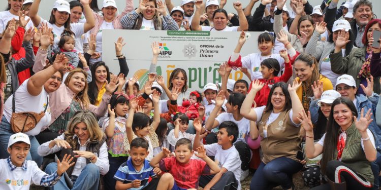 Mujeres de Guarambaré fueron capacitadas y comienzan a emprender con nuevo centro de producción “Ñapu’ake” Mujeres de Guarambaré fueron capacitadas y comienzan a emprender con nuevo centro de producción “Ñapu’ake”