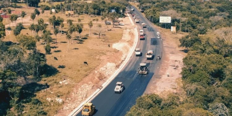 Continúan obras de pavimentación en el Cerro Caacupé Continúan obras de pavimentación en el Cerro Caacupé