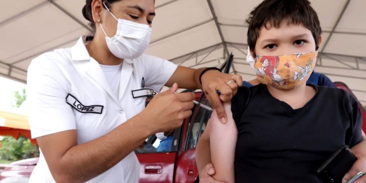 Aumenta cobertura de vacunación contra sarampión y polio ante riesgo de reingreso