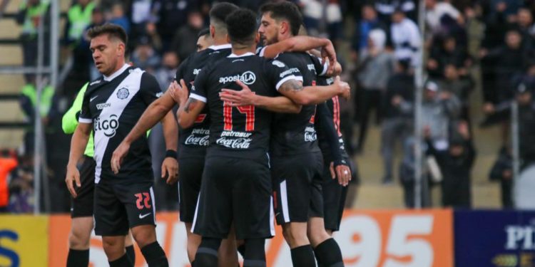 Con autoridad el Franjeado derrotó a la V Azulada Con autoridad el Franjeado derrotó a la V Azulada