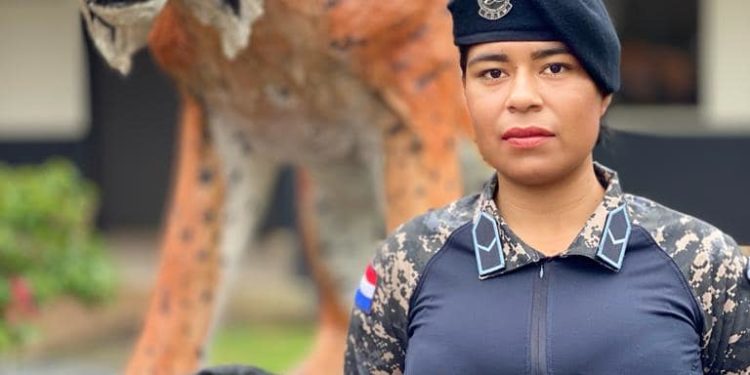 Primera agente lince perteneciente a los pueblos originarios se destaca en nuevo egreso de oficiales Primera agente lince perteneciente a los pueblos originarios se destaca en nuevo egreso de oficiales