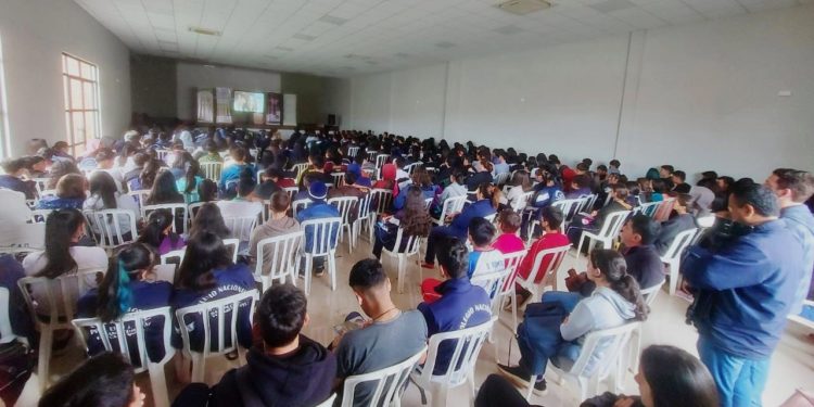 Alumnos sampedranos reciben charla de contención bajo el proyecto Salvando Vidas Alumnos sampedranos reciben charla de contención bajo el proyecto Salvando Vidas