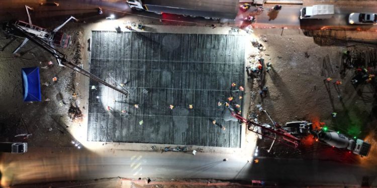 Tres Bocas: cargan hormigón en el último tramo de la losa principal del túnel