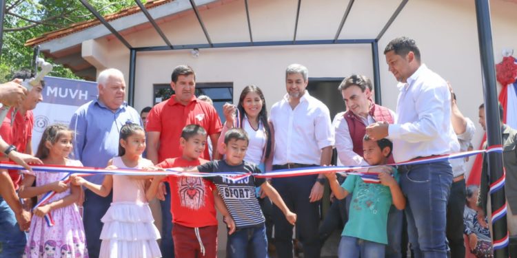 Alto Paraná: unas 200 personas de Ñacunday cumplieron el sueño de la casa propia
