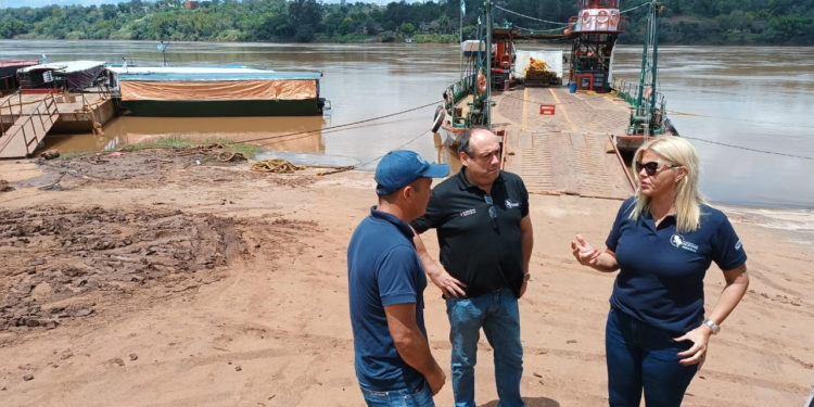 Migraciones analiza agilizar paso fronterizo entre Encarnación y Posadas