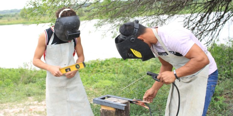 Estudiantes de la comunidad de Puerto Sastre fueron capacitados en varios oficios