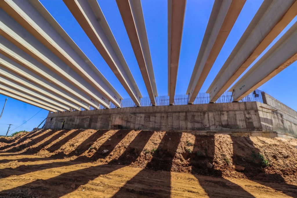 Culminó el montaje de vigas del puente de 80 metros de la Costanera Sur