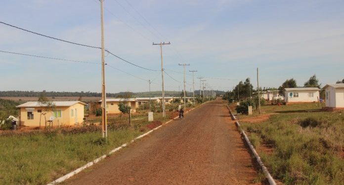 Indert afirma que seguirá trabajando para regularizar tierras y entregar títulos en colonia Santa Lucía