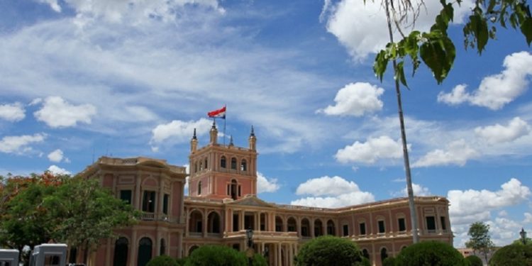 Ejecutivo oficializa traslado de feriado del 1 de marzo al 27 de febrero