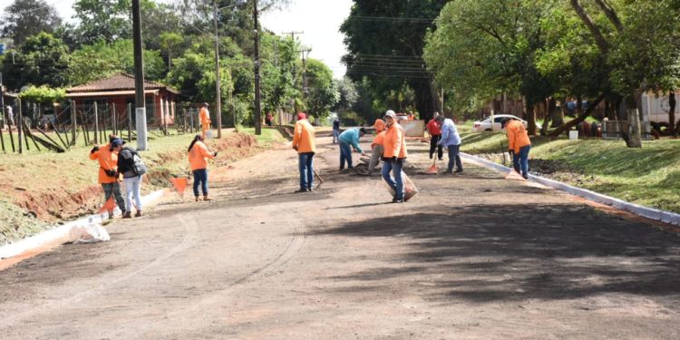 J. Eulogio Estigarribia: con aportes de la EBY inauguran empedrados y levantarán polideportivo