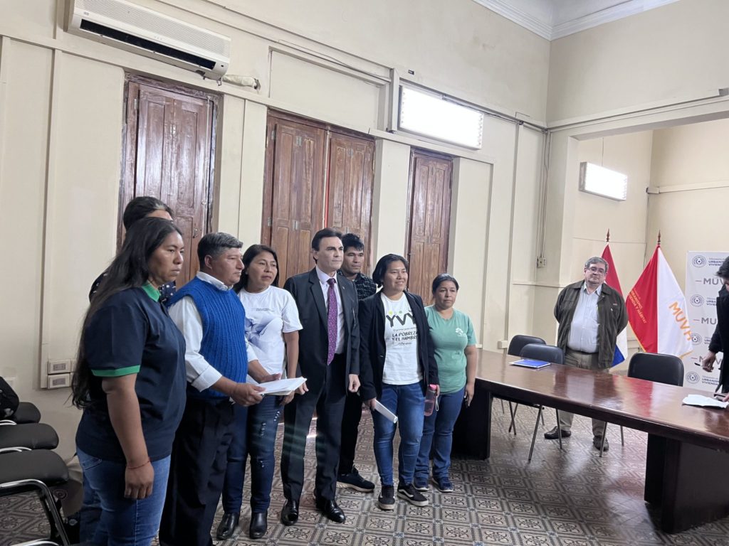 El ministro Pereira y su equipo brindan atención a inquietudes de comunidades indígenas