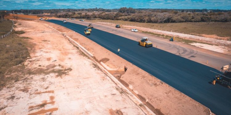 Avanza primer tramo asfáltico de 3,5 km de la Ruta PY02 en zona de Coronel Oviedo