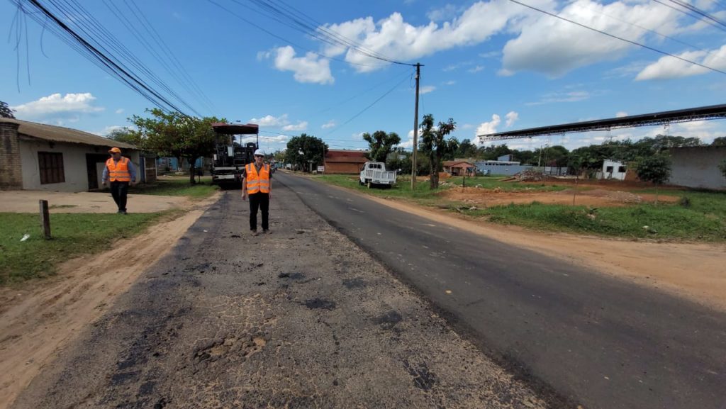 MOPC verifica labores de asfaltados en Cordillera y Caaguazú