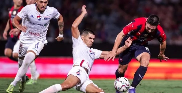 Choque de punteros en el Arsenio Erico