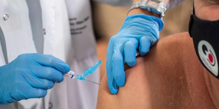 Ministerio de Salud prevé vacunación anticovid con refuerzo anual a partir del 2023