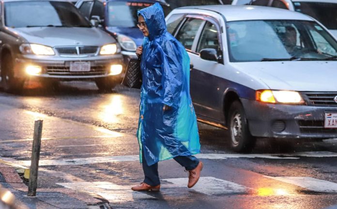 Lluvias y tormentas cesarían durante la tarde de este jueves