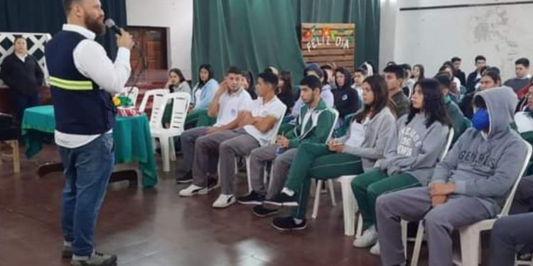 Defensa Costera de Pilar: Jóvenes se capacitaron sobre gestión ambiental y educación vial Defensa Costera de Pilar: Jóvenes se capacitaron sobre gestión ambiental y educación vial