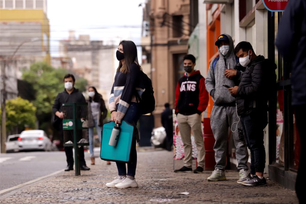 Se anuncia un lunes frío a fresco con vientos del sur y lluvias dispersas