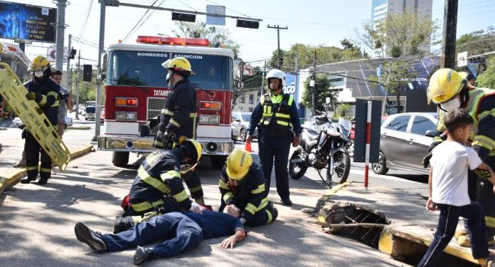 Realizan simulacro de accidente para concientizar sobre importancia de seguridad vial Realizan simulacro de accidente para concientizar sobre importancia de seguridad vial