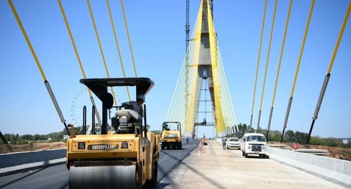 Se iniciaron los trabajos de capa asfáltica sobre calzada del Puente de la Integración