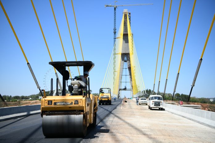 Se iniciaron los trabajos de capa asfáltica sobre calzada del Puente de la Integración