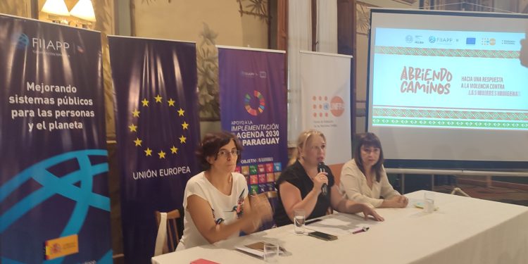 Mujeres indígenas en compañía de autoridades abordaron una reunión sobre la violencia Mujeres indígenas en compañía de autoridades abordaron una reunión sobre la violencia