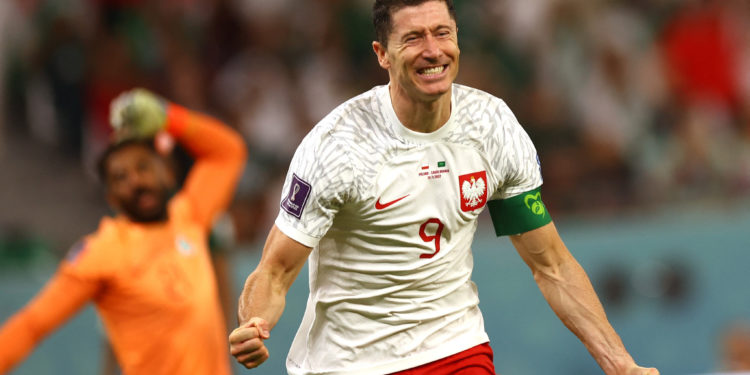 Polonia ganó con las genialidades de Robert Lewandowski