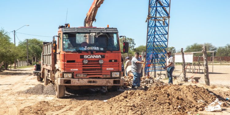 Municipalidad de Filadelfia instaló lumínica en la cancha de la comunidad Uje Lhavos Municipalidad de Filadelfia instaló lumínica en la cancha de la comunidad Uje Lhavos