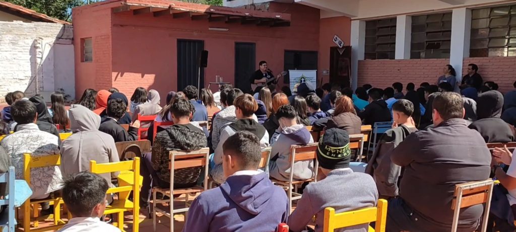 Inculcan valores y la cultura paraguaya mediante charlas y la música tradicional paraguaya