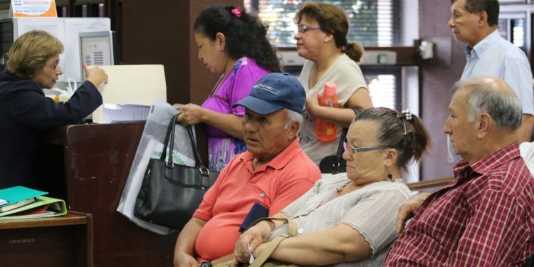 Más de 273.000 personas recibieron pensiones del Estado al cierre de octubre