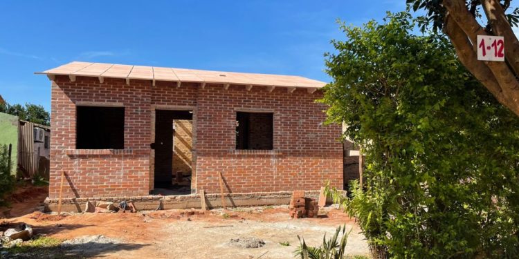 Avanza la construcción de viviendas para familias de J. Augusto Saldivar