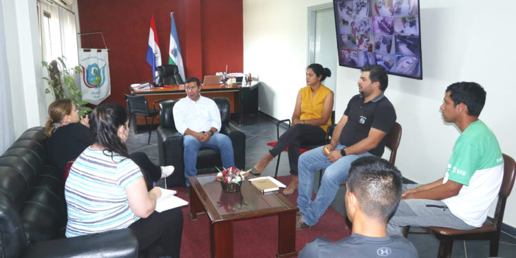 Autoridades compactan valores con espacios deportivos en Boquerón Autoridades compactan valores con espacios deportivos en Boquerón