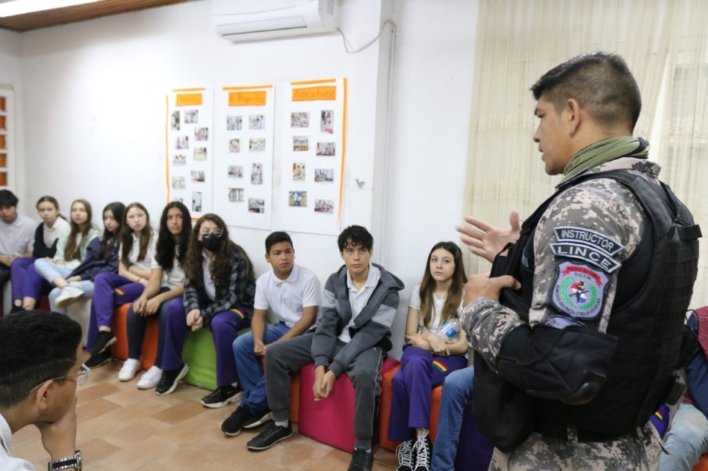Personal de Lince ofreció charla educativa y preventiva en colegio de Asunción