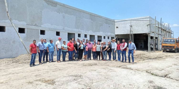 Autoridades verificaron avances de la construcción del Hospital Regional de Fuerte Olimpo Autoridades verificaron avances de la construcción del Hospital Regional de Fuerte Olimpo