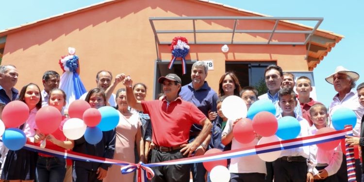 Unas 500 personas de escasos recursos de Itapúa cumplieron el sueño de la casa propia