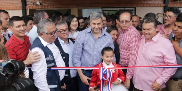Gobierno inaugura obras de salud y saneamiento en Ciudad del Este
