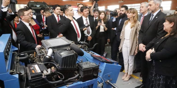 Entregan maquinarias y herramientas al Ministerio del Trabajo para la formación de soldadores