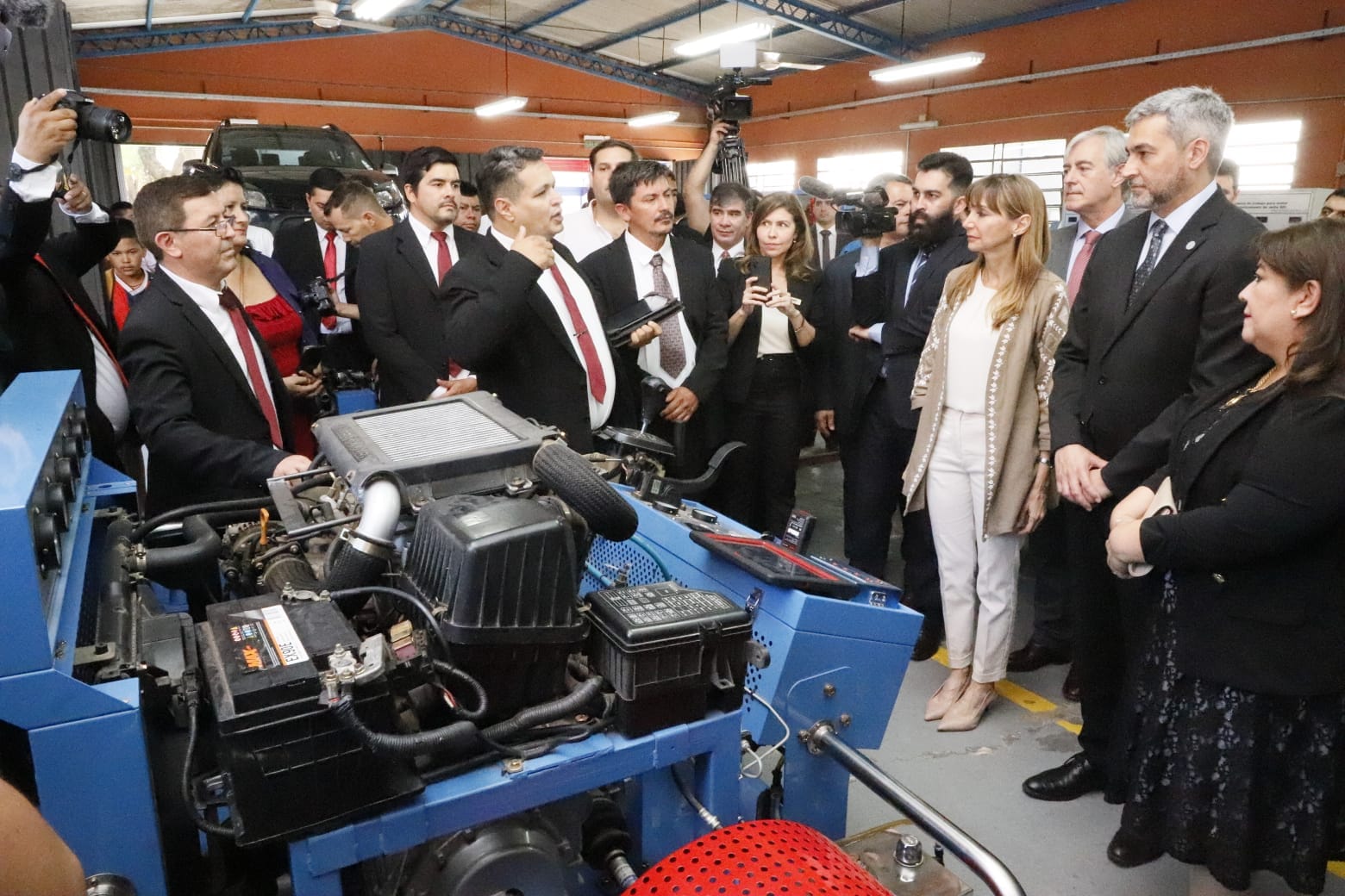 Entregan maquinarias y herramientas al Ministerio del Trabajo para la formación de soldadores