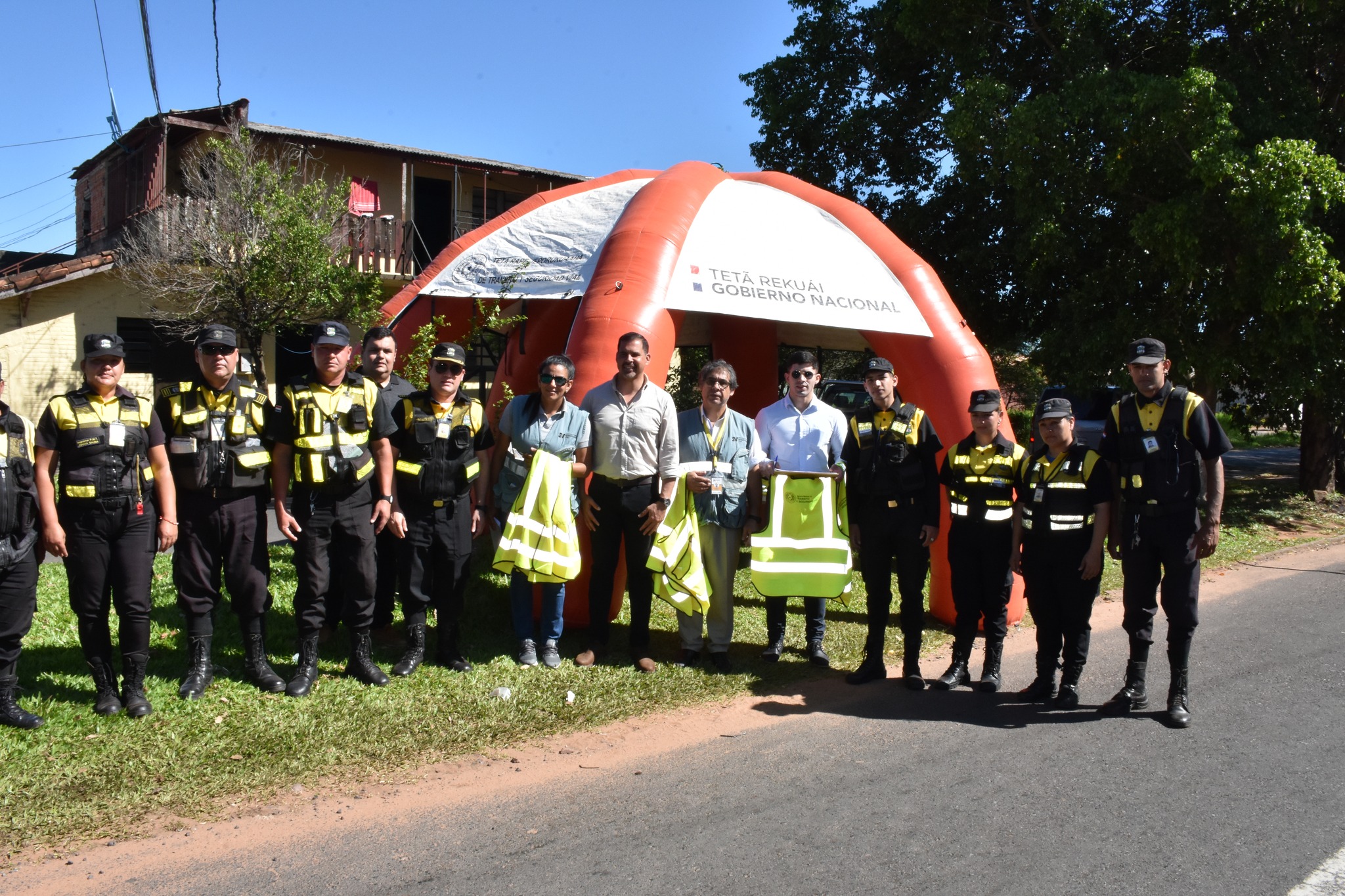 Buscan concienciar con chalecos reflectivos a motociclistas en la ciudad de Capiatá