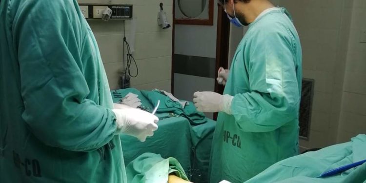 Cirujanos paraguayos se entrenan para realizar fístula arteriovenosa, en Argentina