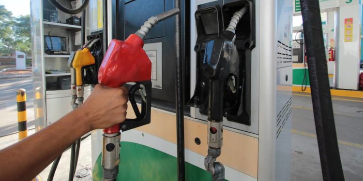 Emblemas privados anunciaron aumento de combustibles Emblemas privados anunciaron aumento de combustibles