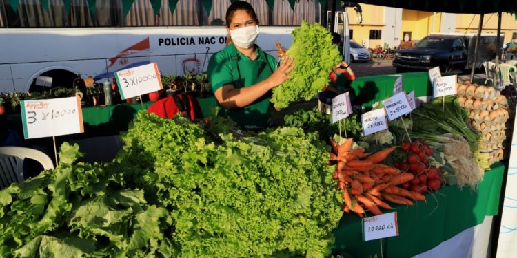 Feria Agropecuaria en la Costanera de Asunción