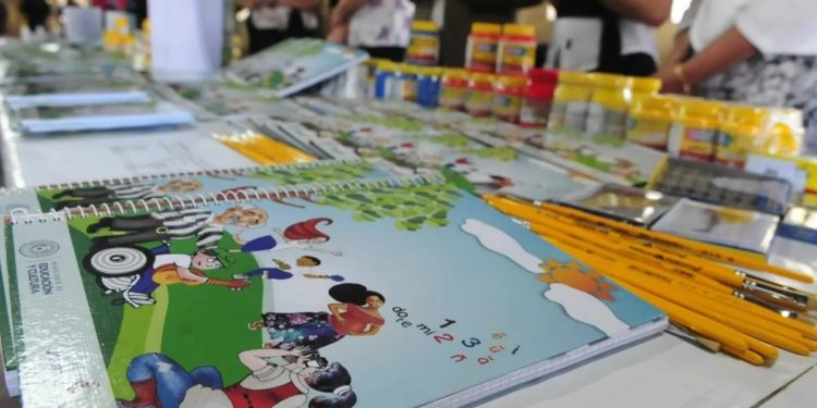 Estudiantes de bachilleratos técnicos recibirán vouchers por parte del MEC