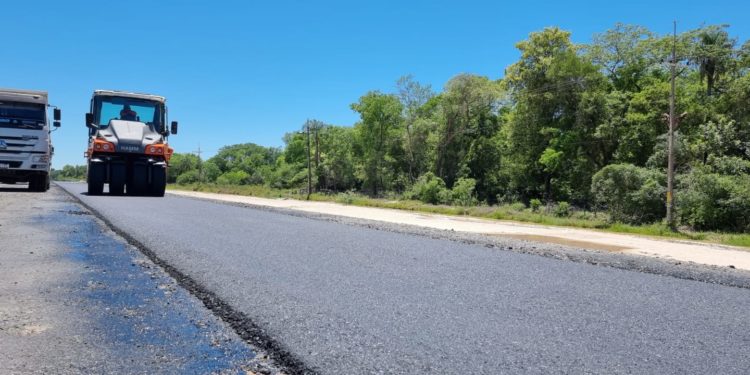 Avanza en un 76% la obra de pavimentación asfáltica en Ñeembucú