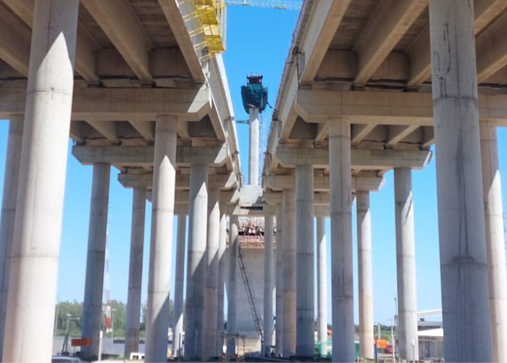 Puente Héroes del Chaco: preparan colocación del primer atirantado Puente Héroes del Chaco: preparan colocación del primer atirantado