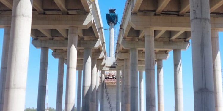 Puente Héroes del Chaco: preparan colocación del primer atirantado