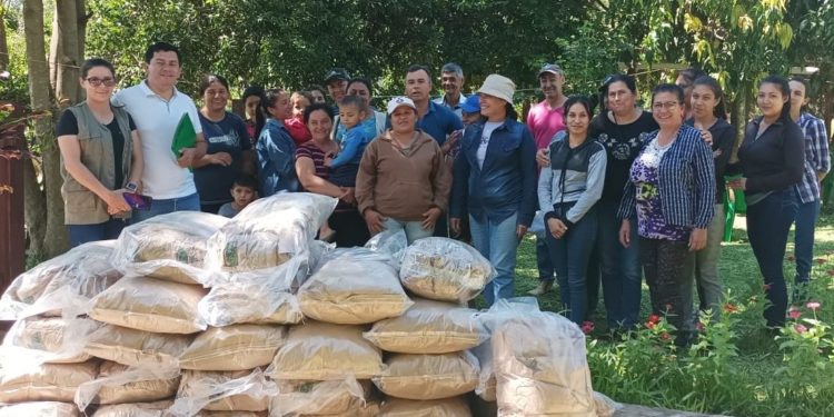 MAG asistió a comunidades con entrega de insumos agrícolas