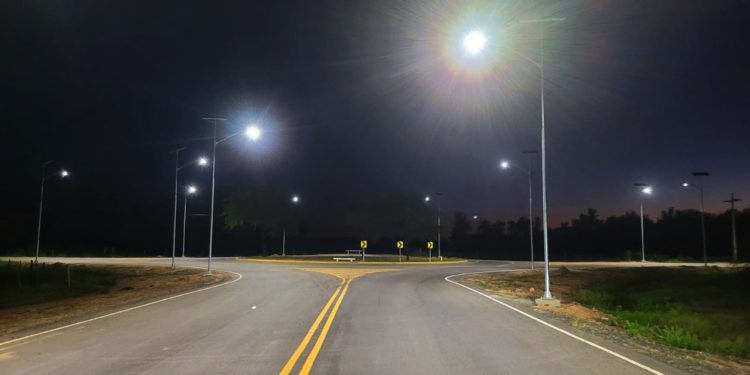 Los caminos de la región chaqueña son iluminados con energía limpia y renovable