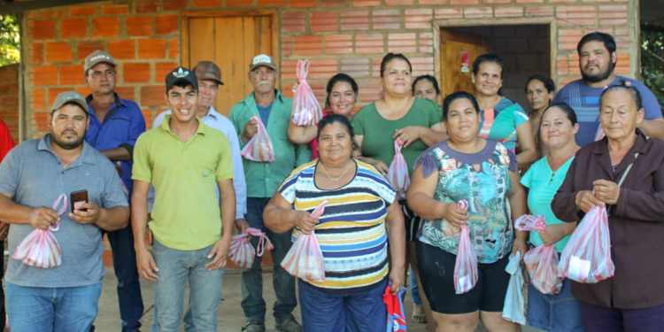 Brindan apoyo a mujeres horticultoras y agricultoras de Carmelo Peralta Brindan apoyo a mujeres horticultoras y agricultoras de Carmelo Peralta