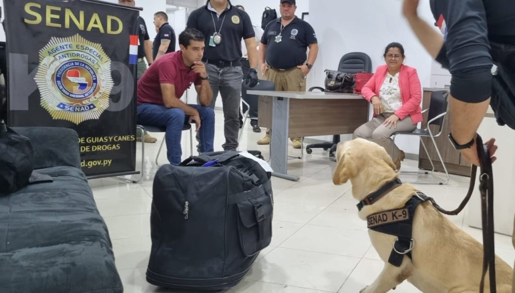 El canino de la SENAD detectó droga que pretendía llegar a Filipinas